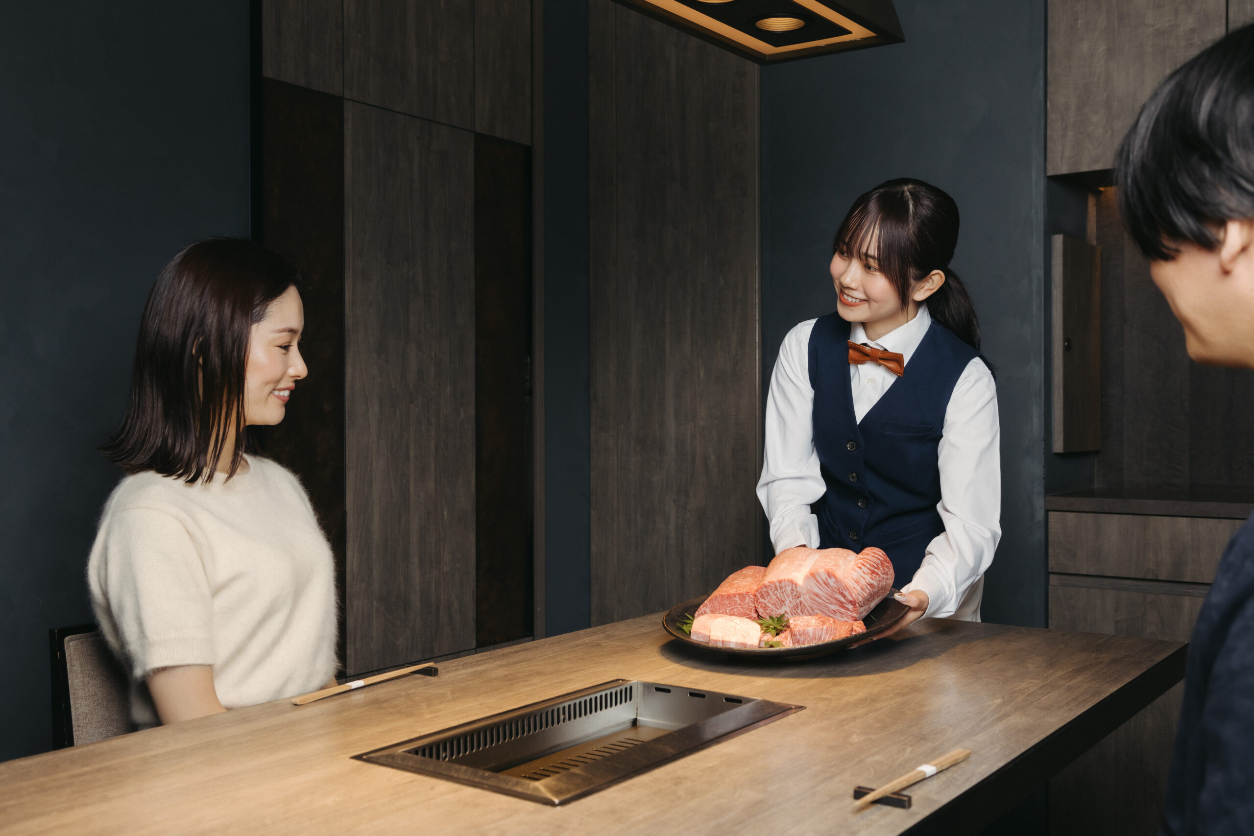 ホール社員　USHIGORO S. Ginza